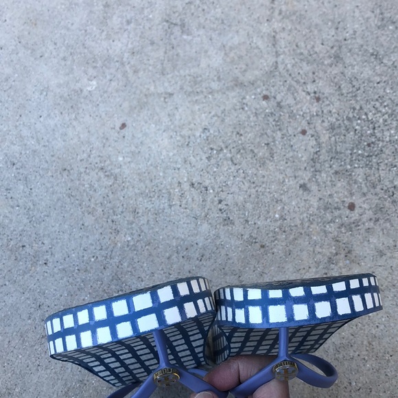 Tory Burch flip flops - Picture 3 of 6